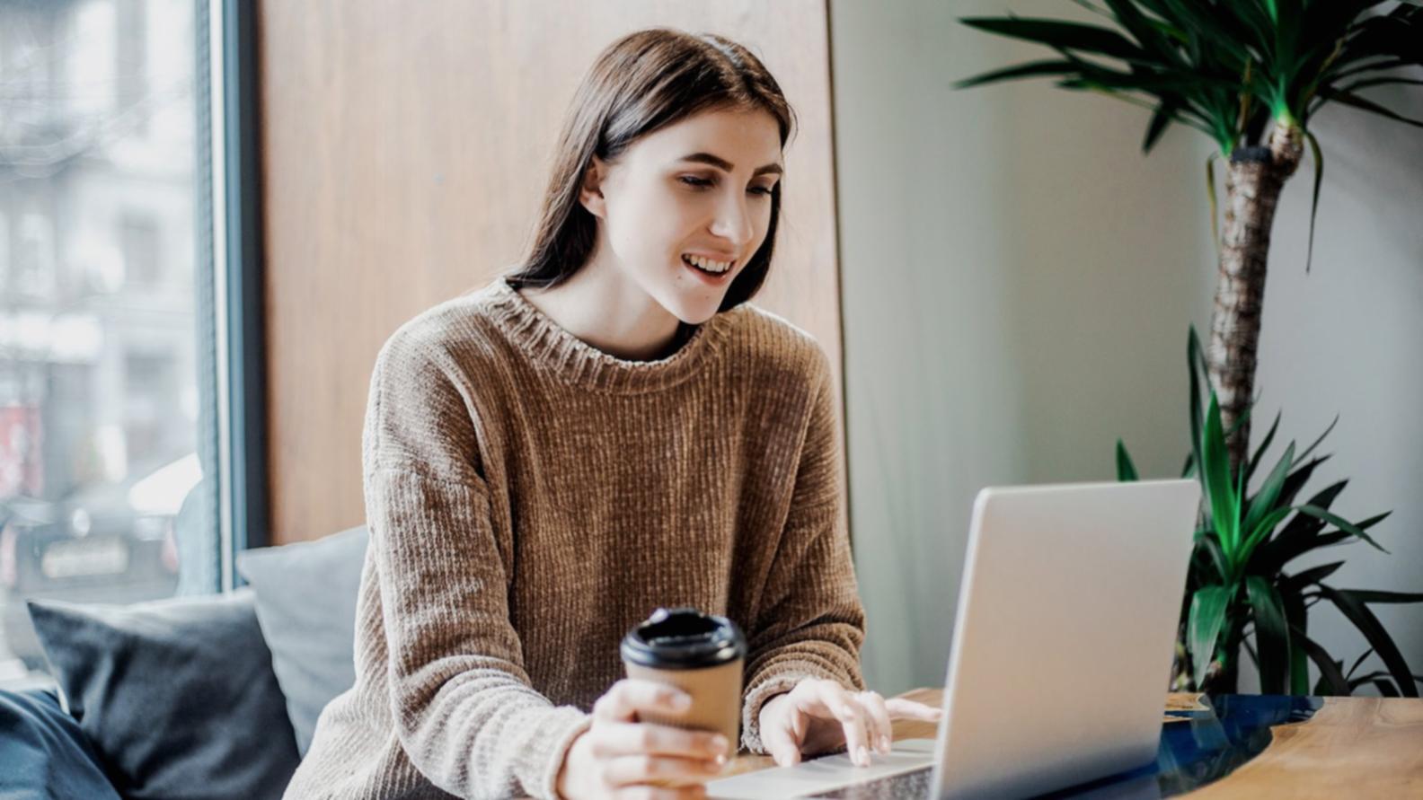 Teilnehmer während einer Online-Lernsitzung über Investmentstrategien